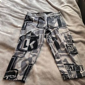 Nike “Just Do It” Cropped Sport Leggings